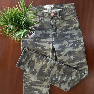 NWOT L.O.G.G. / H& M Camo Jeans